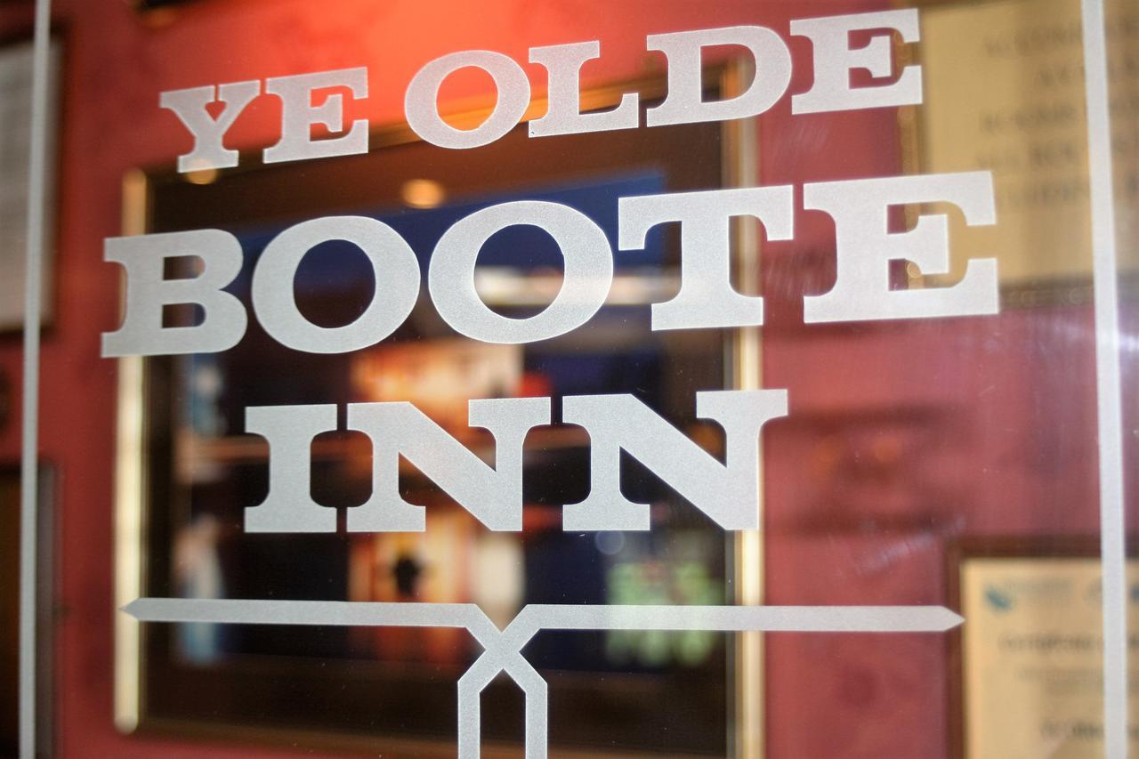 Ye Olde Boote Inn Oswestry Exteriör bild